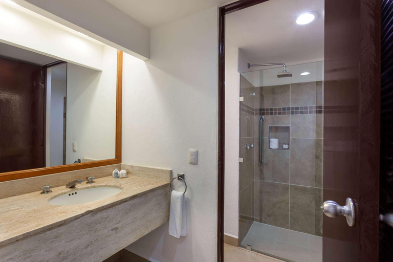 Bathroom 4, Cozumel Hotel & Resort, Cozumel