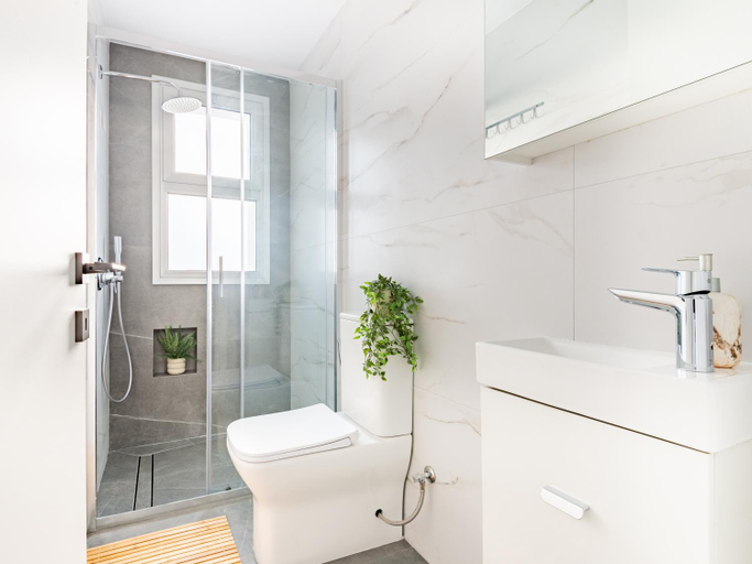 Bathroom 2, Sanders Cruise Limassol