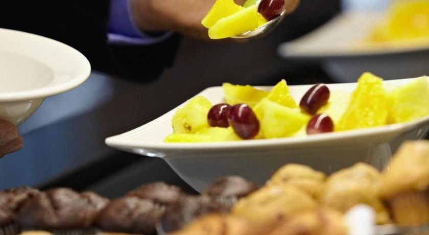 Food & Drinks, Swan's Nest Hotel, Warwickshire