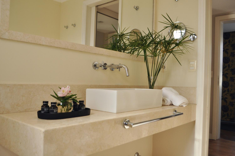 Bathroom 4, Le Biblo Suites & Apart, Montevideo