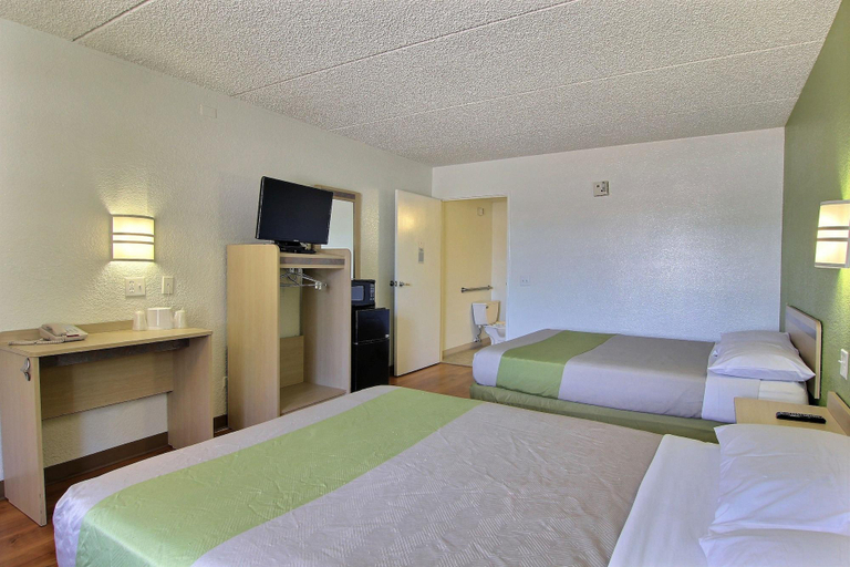 Bedroom 3, Motel 6 Austin, TX - Central Downtown UT, Travis