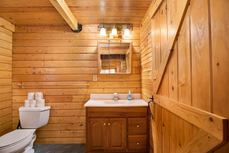 Bathroom, Amazing Getaway: Enjoy our Cozy Log Cabins on the Chesapeake Bay!, Cecil