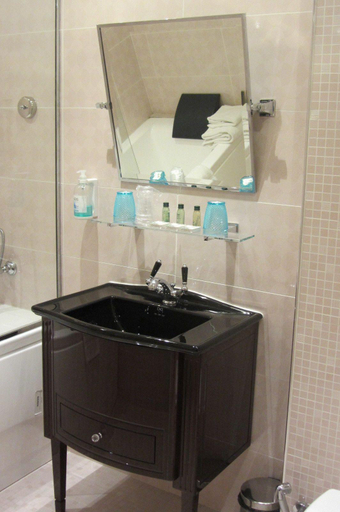 Bathroom 4, Le Meurice, Alpes-Maritimes