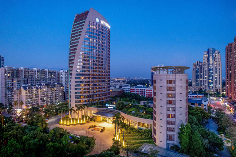 Exterior & Views