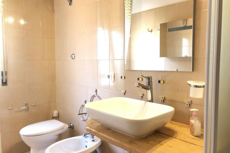 Bathroom 3, CASA LIA BILOCALE, Cagliari