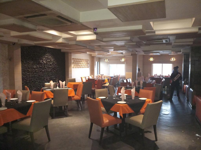 Food & Drinks, Seventeen Degrees Hotel, Dhanbad