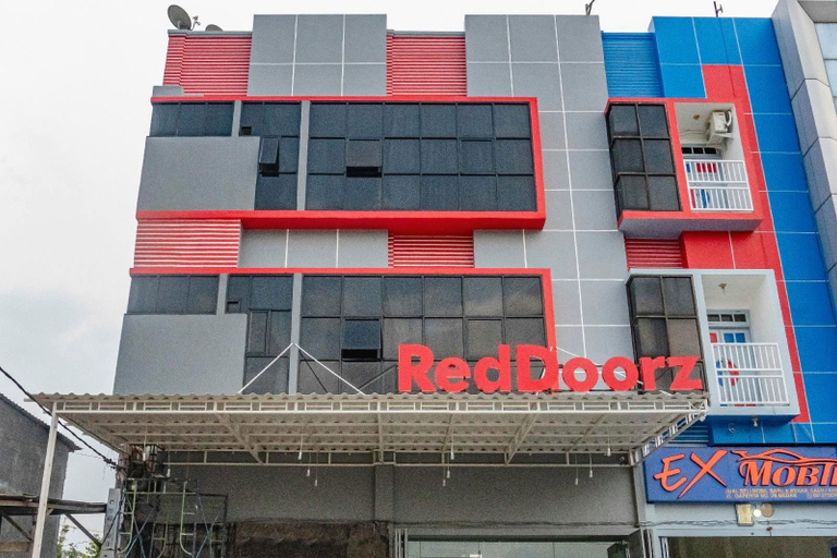 Exterior & Views 2, RedDoorz Plus near Millenium ICT Centre Medan 2, Medan