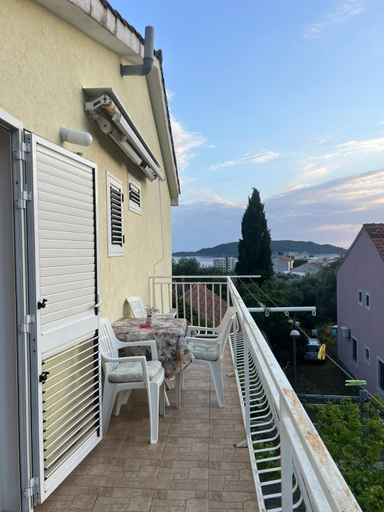Others 4, Villa M