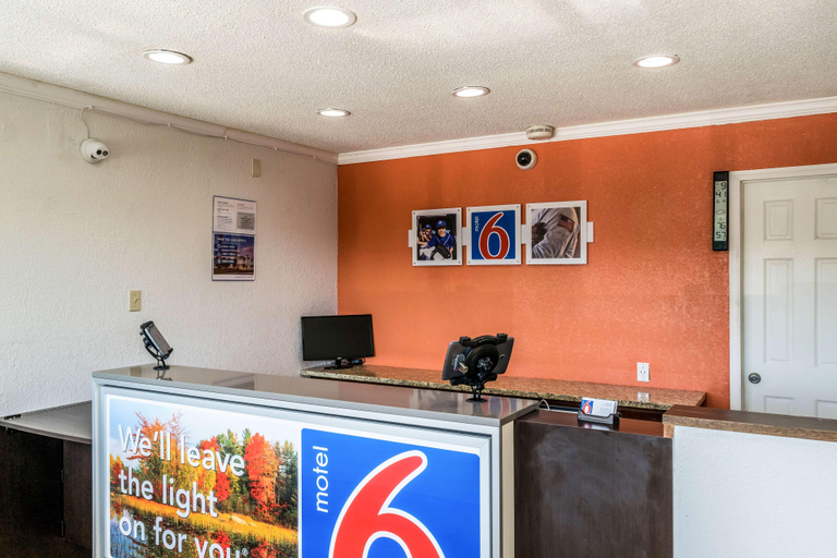Public Area 2, Motel 6 Florence, KY - Cincinnati Airport, Boone