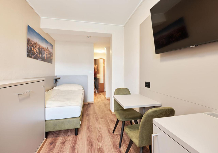 Bedroom 2, Hotel Pickwick and Pub "the room with a view", Luzern