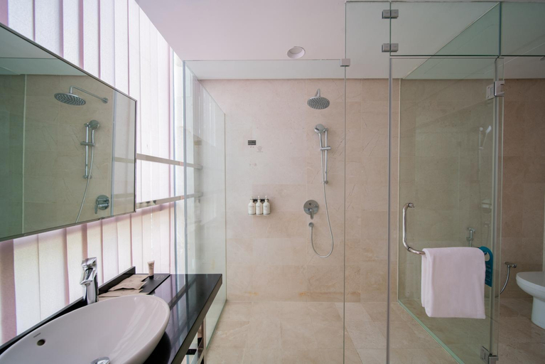 Bathroom 14