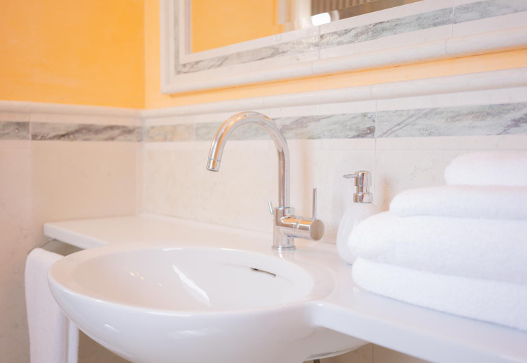 Bathroom 2, Agriturismo La Sorgente, Ancona