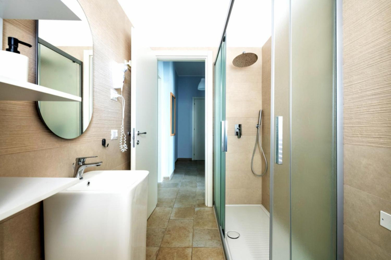 Shower 5, Appartamenti Riva Vieste Suites, Foggia