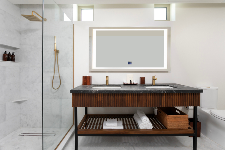 Bathroom 5, Alma Hotel