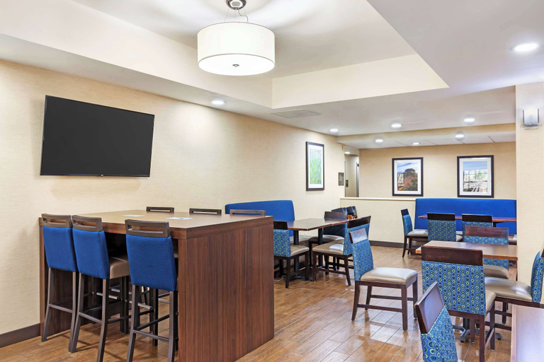 Food & Drinks 5, Comfort Suites Downtown Winston Salem , Forsyth