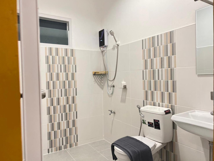 Bathroom 10