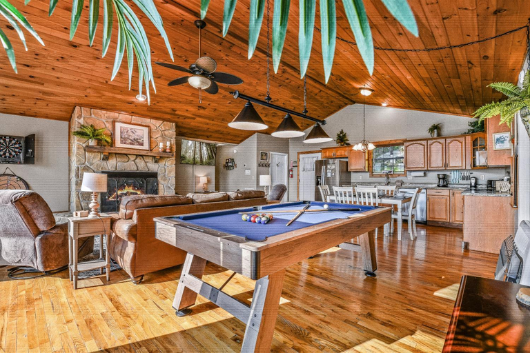 Food & Drinks, Roundtop Mountain Ridge cabin, Sevier
