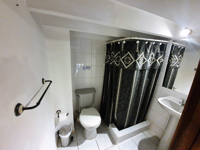 Bathroom 3, Maki Hostel Valparaiso, Valparaíso