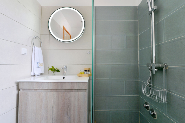 Bathroom 5, Pharos Rooms, Central Greece