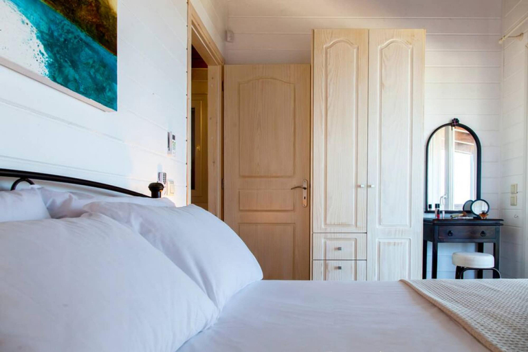 Room 3, Vissala 4 Minuartia in Chortata, Ionian Islands