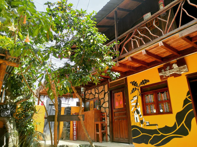 Exterior & Views 1, Al Carajo House Backpackers Host, Santa Elena