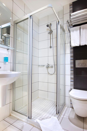Bathroom 4, Ilkay Hotel, Fatih