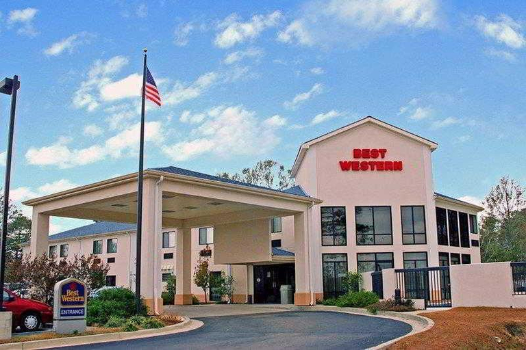 Exterior & Views 1, Millennium Inn, Jones