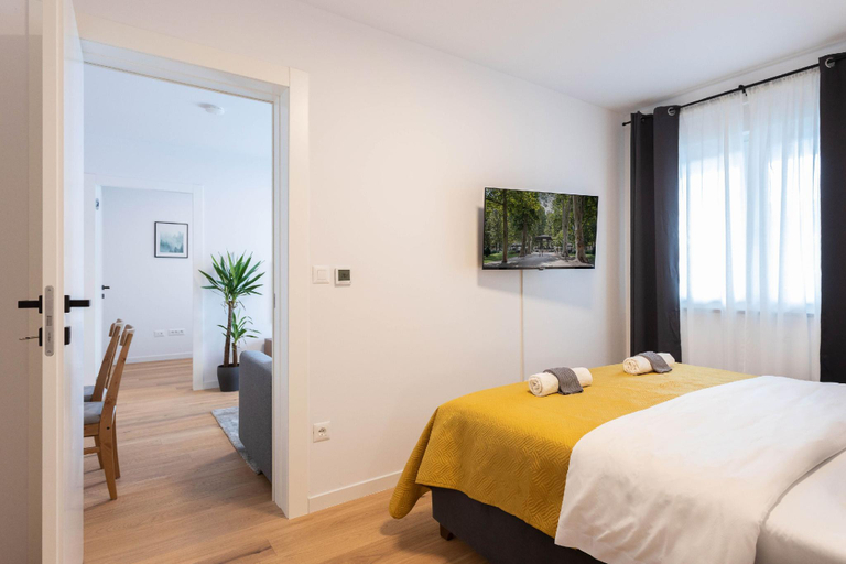 Bedroom 2, Design 2BDR Apartment with Balcony- FREE PARKING, Zagreb