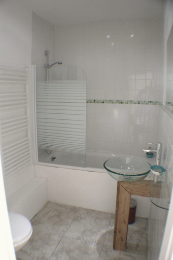 Bathroom 5, Le Voltaire Chambres et Table d'Hotes, Deux-Sèvres