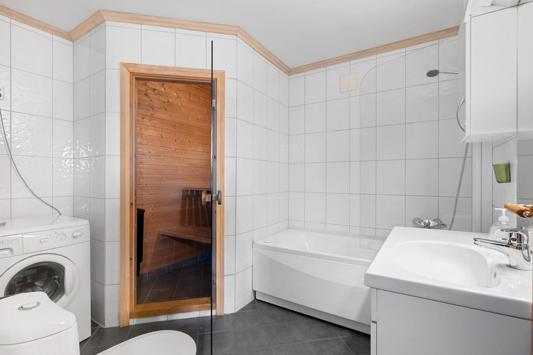 Bathroom 3, Voss Resort self-catered apartments, Voss
