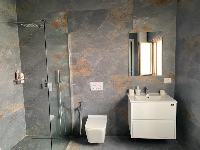 Bathroom 2, Tirana Central Rooms Pazari, Tiranës