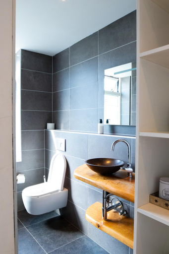 Bathroom 2, cafe 't Vonderke, Eindhoven
