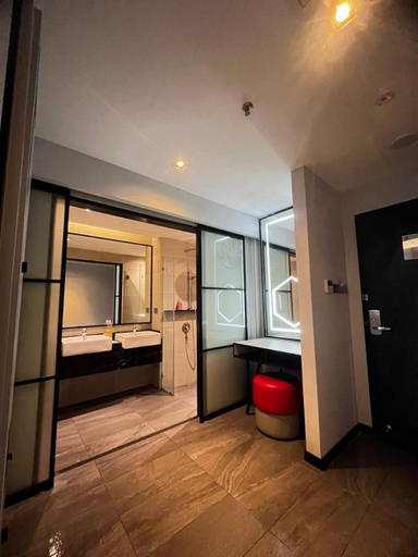 Others 5, Red M101 by Oak Tree, Kuala Lumpur