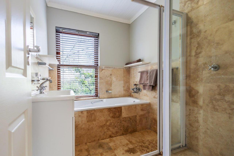 Bathroom 3, Hogsback Arminel Self catering Cottages, Amathole