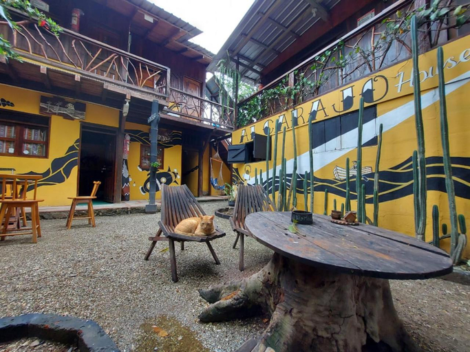 Others 5, Al Carajo House Backpackers Host, Santa Elena