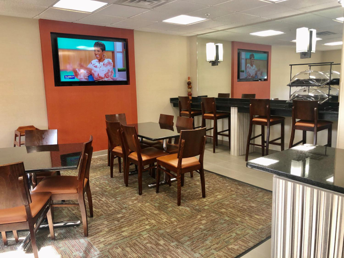 Food & Drinks 5, Ramada Limited/Conference Center-Mt. Sterling, Montgomery