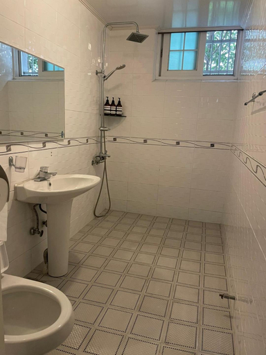 Bathroom 4, Grim Garden, Yeosu