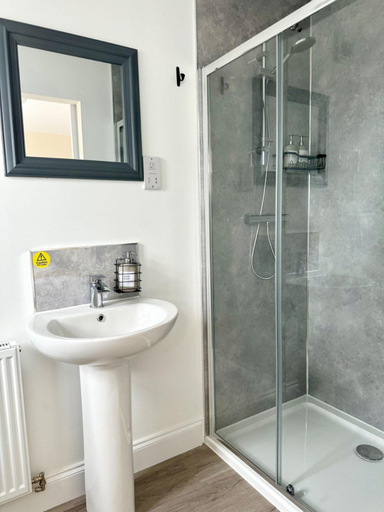 Shower 5, Edinburgh full house, Edinburgh