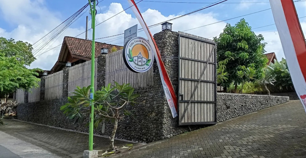 Exterior & Views