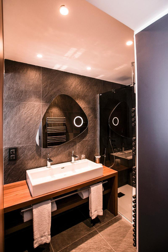 Bathroom 5, Hotel La Plage La Grande Motte, Hérault