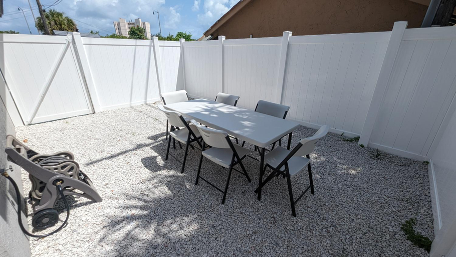 Others 5, Rent W Palm Beach, Palm Beach