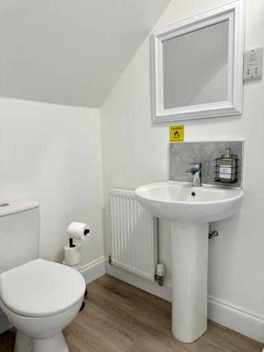 Bathroom 4, Edinburgh full house, Edinburgh