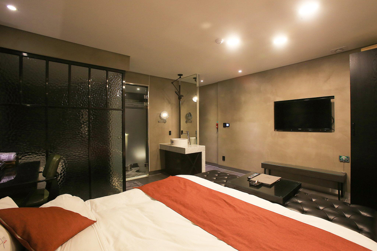 Bedroom 13