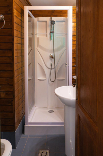 Bathroom 3, Pensiunea Lac, Capatanenii Pamanteni