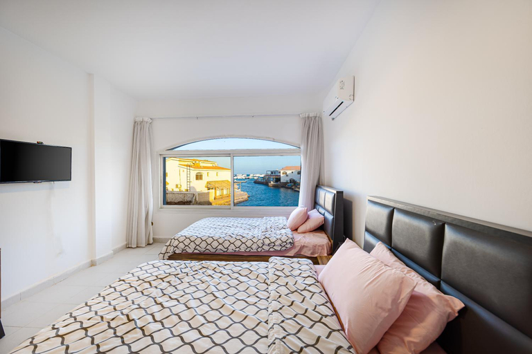 Others 2, Aden Beach - Sea View room - أجانب فقط, Al-Ghurdaqah