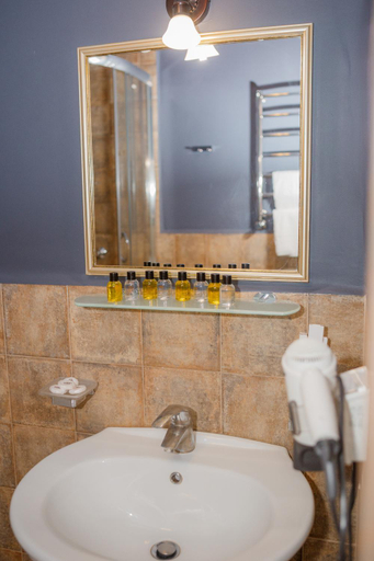 Bathroom 3, Hotel Monysto, Nadvirnians'kyi