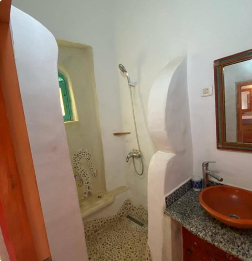 Others 5, Chambre dans une maison d'hotes, Médenine Sud