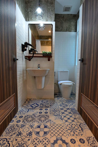 Bathroom 5, Lana Beds and Spaces - Hostel, Muang Chiang Mai