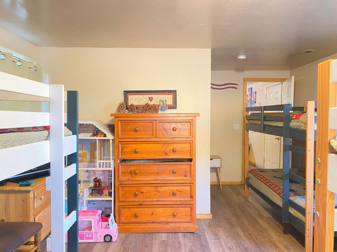 Bedroom 3, Blue Horizon Lodge, San Bernardino