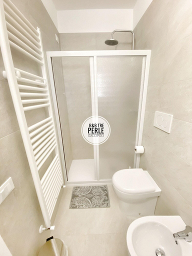 Bathroom 5, Tre Perle, Lecce